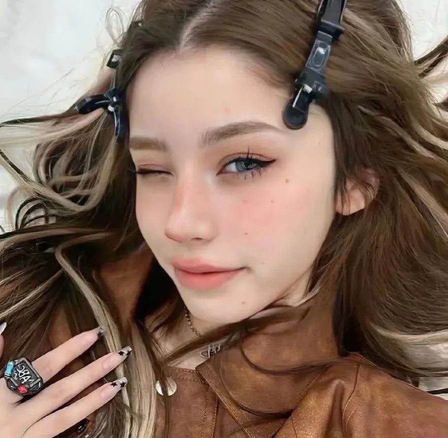 飞燕新装 在线观看封面
